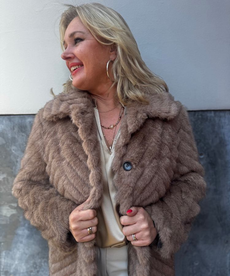 Jas Studioar Scarlet Faux