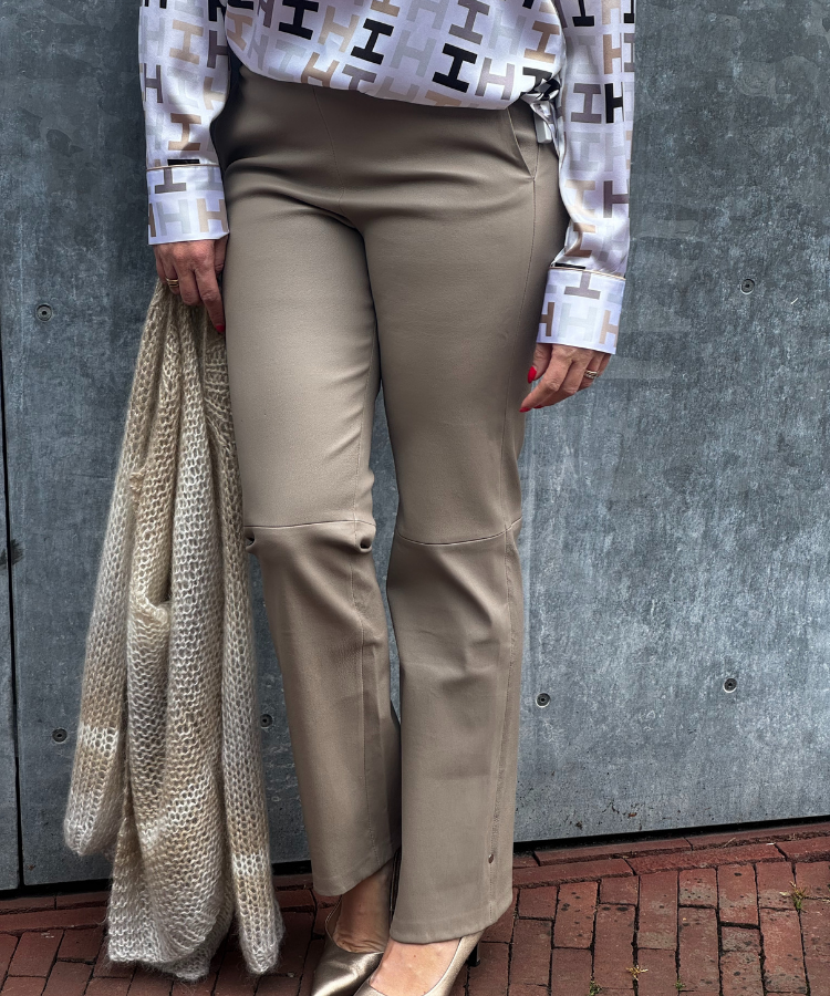 Broek Studio Ar Ailis