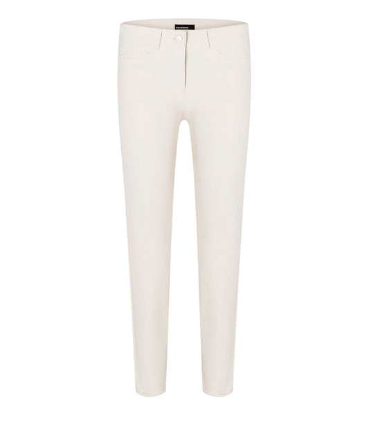 vooraanzicht witte broek