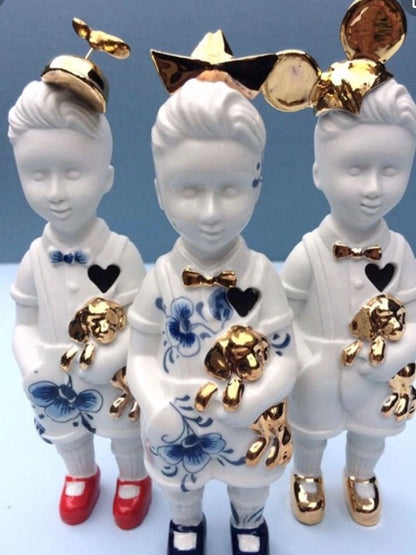 Kleine jongen met bootje Lammers en Lammers