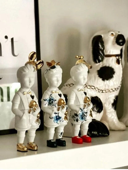 Kleine jongen met bootje Lammers en Lammers